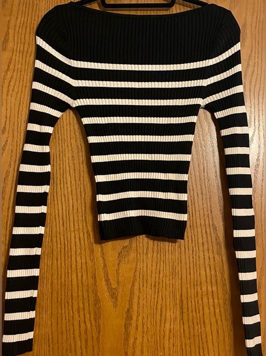 H&M Tops - H&M Stripped Boatneck Ribbed Top